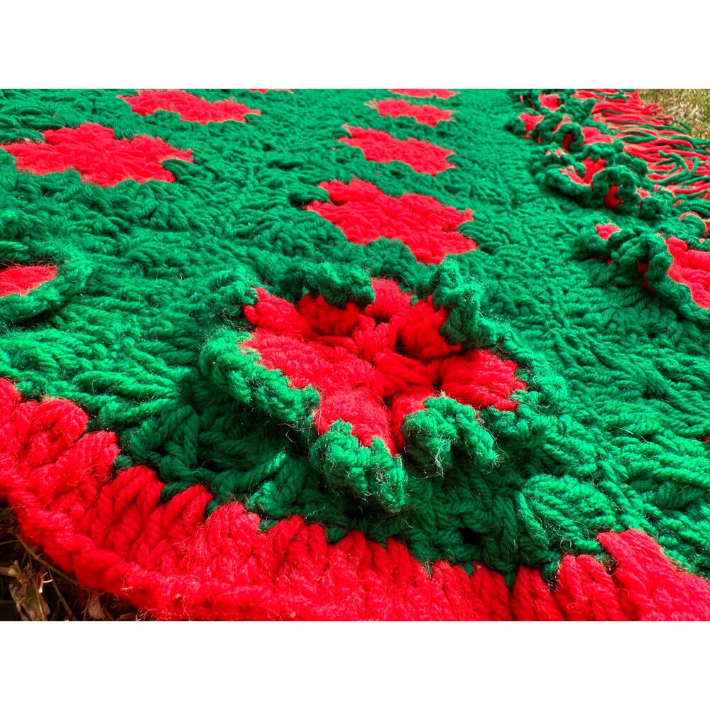 Christmas Afghan 3D Flowers Handmade Granny
Square 43x84" Blanket Throw‎ Vtg